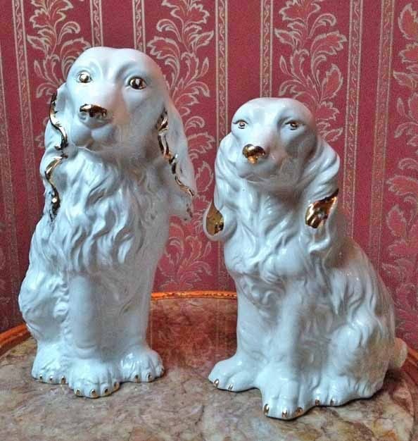 Inspiratie zweer Vegen 2 st. Retro porselein honden beelden wit,goudrand/goud rand - Beelden -  Westenhof