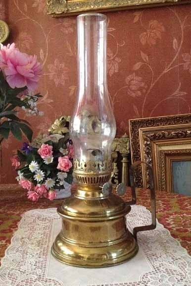 Regeneratie berouw hebben Rode datum Antieke koperen olielamp/olie lamp; tafellamp lampenkap glas-goud -  Olielampen - Westenhof
