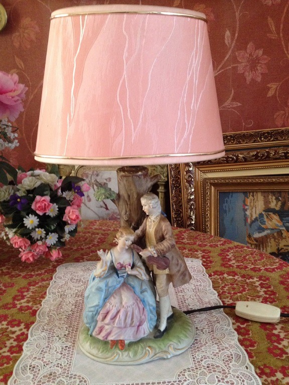 Piepen Het Gepensioneerd Porselein schemerlamp/tafellamp met beeldjes barok man vrouw  antiek,brocante lampenkap-oudroze - Tafellampen - Westenhof