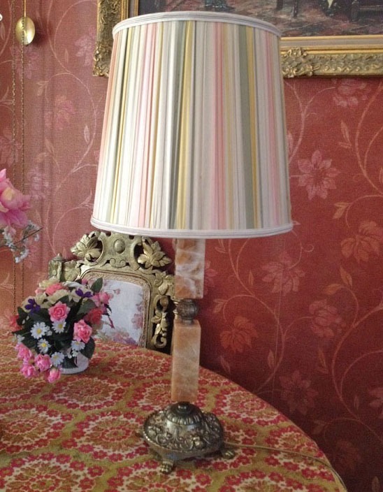 betrouwbaarheid Prik Antecedent Groot brocante tafellamp koper met marmer lampvoet engeltjes barok  antiek,stoffen lampenkap - Tafellampen - Westenhof