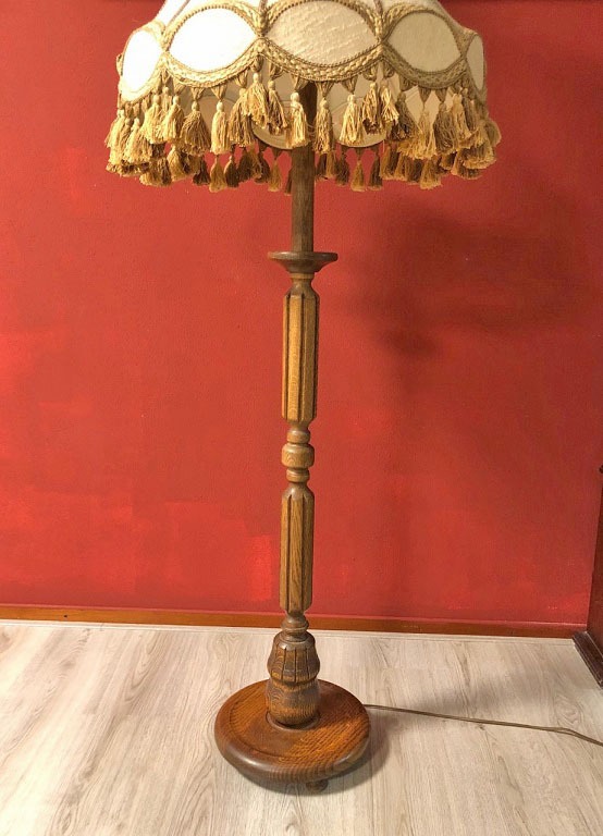 geest Ontaarden handtekening Brocante staande lamp/vloerlamp hout, antieke barok lampenkap creme met  franjes - Staande lamp / Vloerlampen - Westenhof